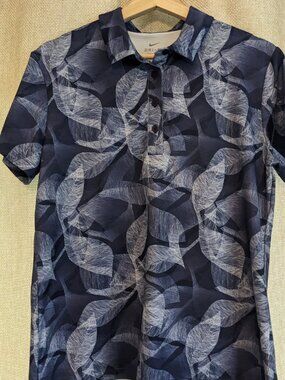 Nike Dri-Fit, Lightweight 4 Button up Short Sleeve Standard Fit Shirt, Size M